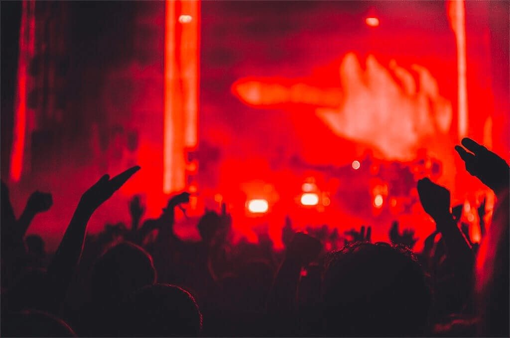 5G coverage at a concert.